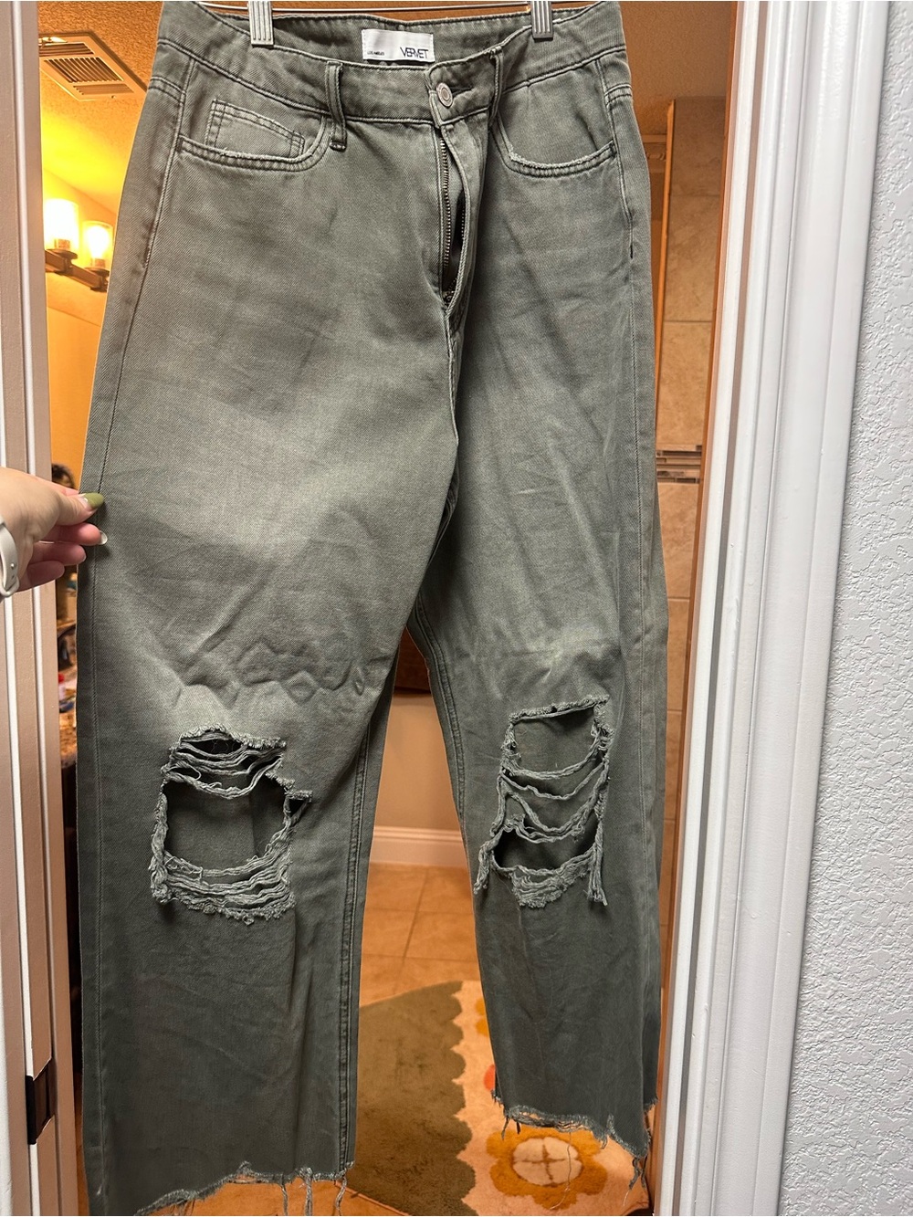Vero Moda Men's Straight Olive Distressed Jeans